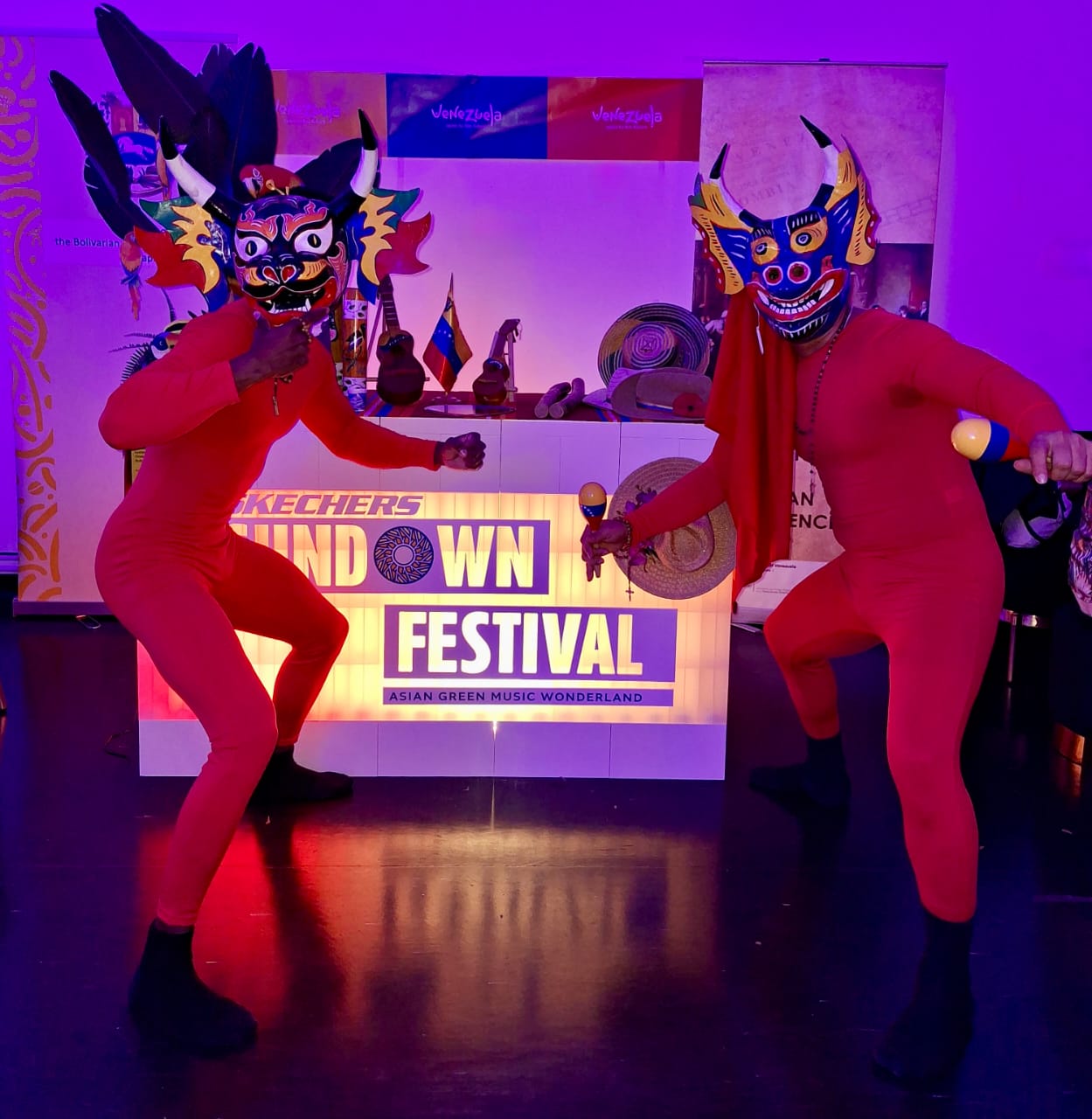 Embajada en Singapur celebra aniversario de la Independencia con vibrante presentación de los Diablos Danzantes