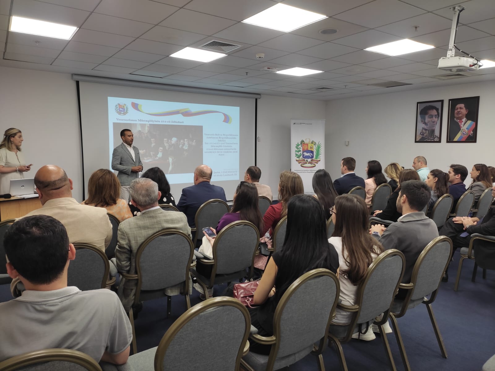 Embajada en Azerbaiyán celebró un conversatorio en el aniversario de la Independencia de Venezuela