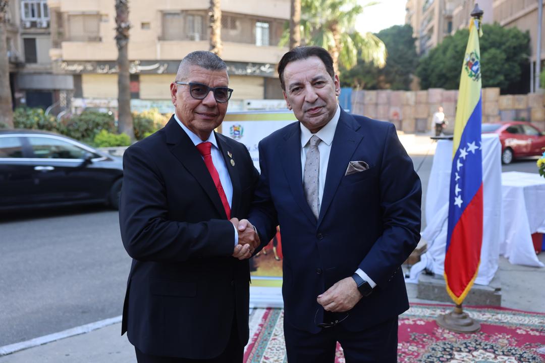 Rinden especial tributo al Padre de la Patria en El Cairo