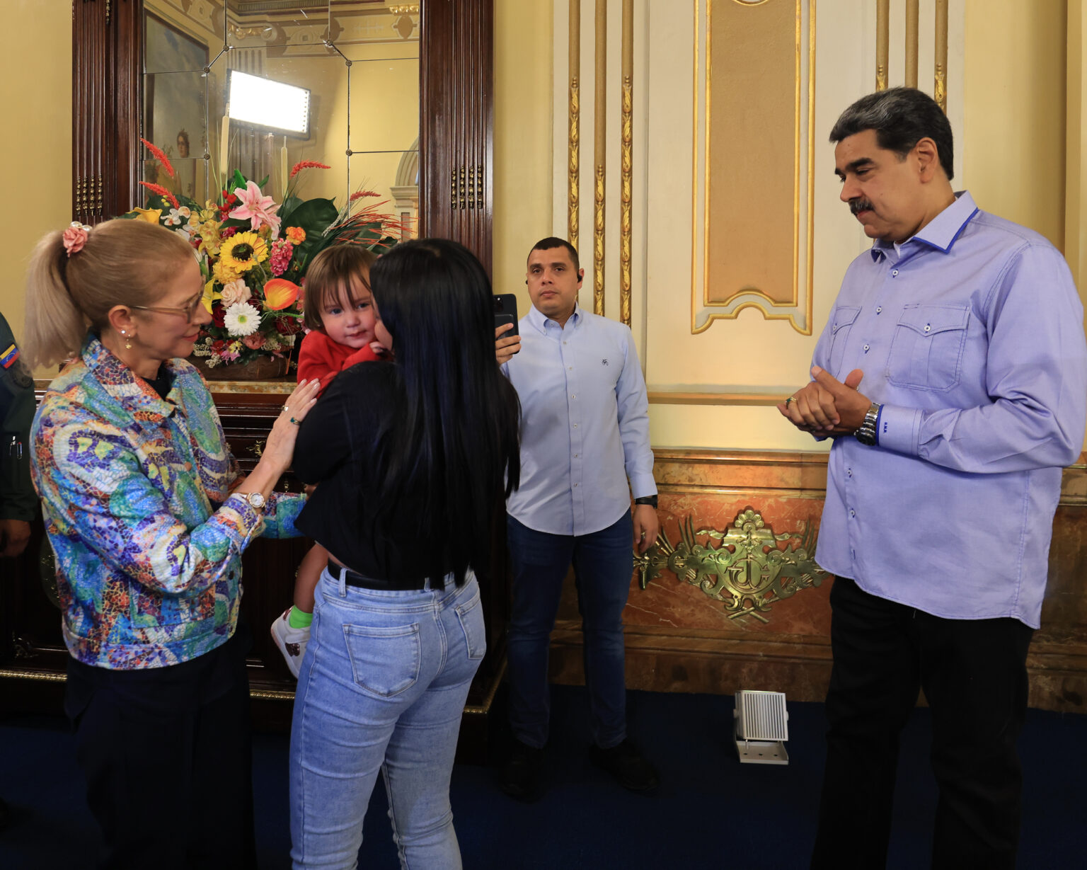 ¡Un logro histórico! El presidente Maduro recibe a 7 niños migrantes venezolanos