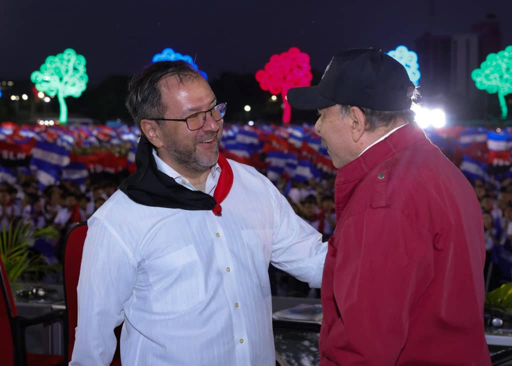 Copresidente Daniel Ortega saluda a migrantes venezolanos rescatados