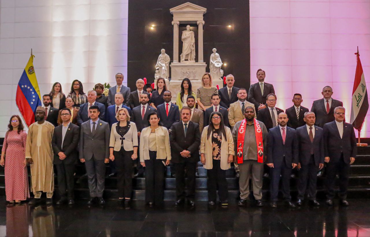 Venezuela e Irak celebran 75° años de relaciones diplomáticas con ofrenda al Libertador