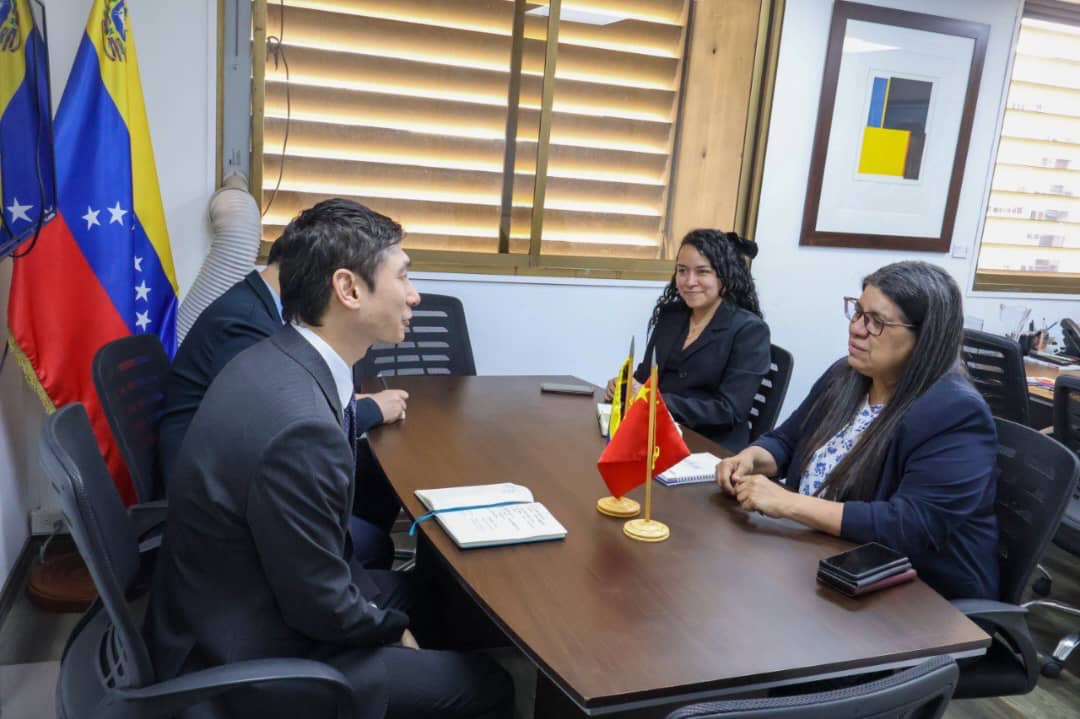 Venezuela y China revisan agenda de cooperación bilateral