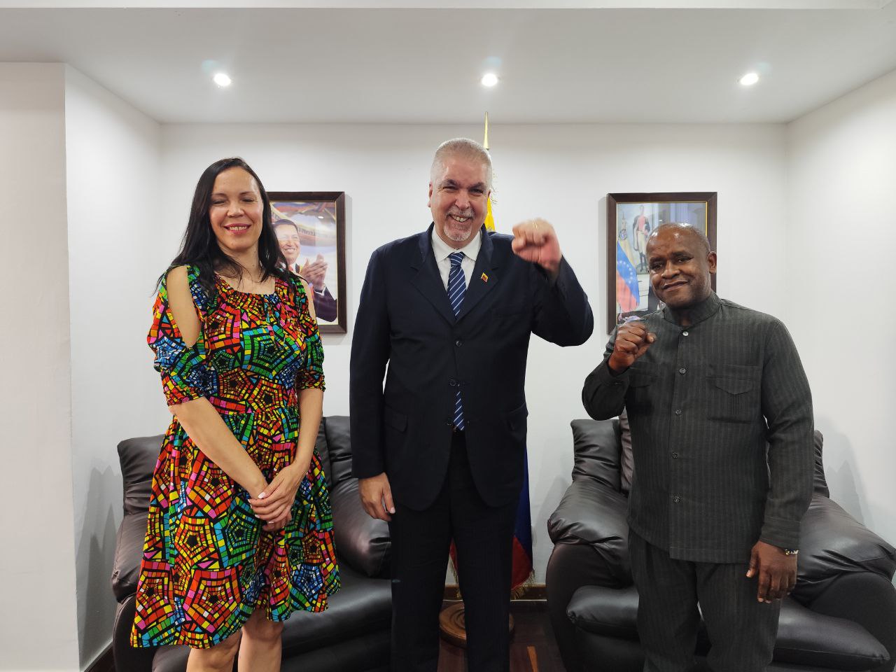 Venezuela y Namibia avanzan cooperación en materia de transporte aéreo