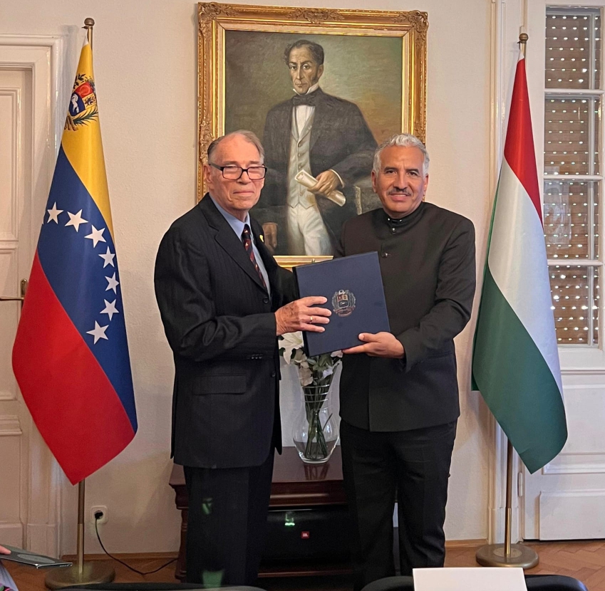 En Budapest realizan acto por el 242 aniversario del Natalicio del Libertador