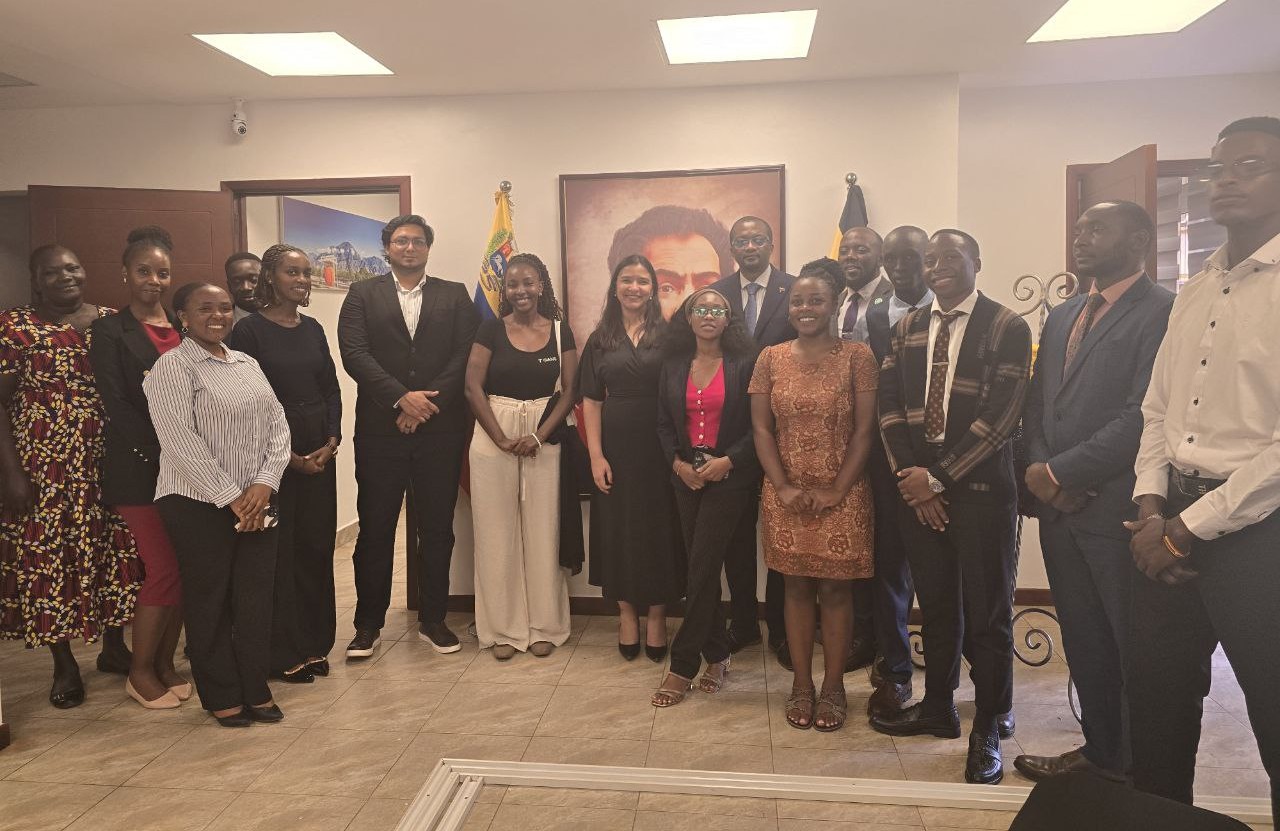 Embajada en Uganda conmemora 242 aniversario del natalicio de Bolívar con cine-foro sobre su legado