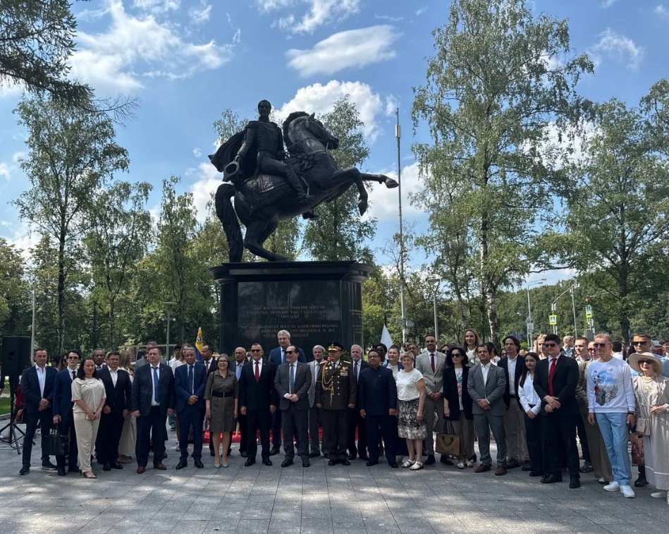 Embajada en Rusia conmemora 242 aniversario del nacimiento del Libertador Simón Bolívar