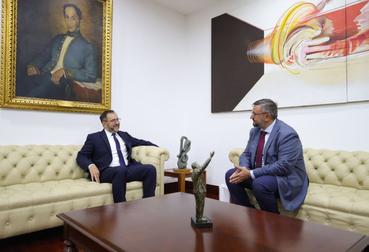 Venezuela y Rusia discuten oportunidades de intercambio académico y cultural