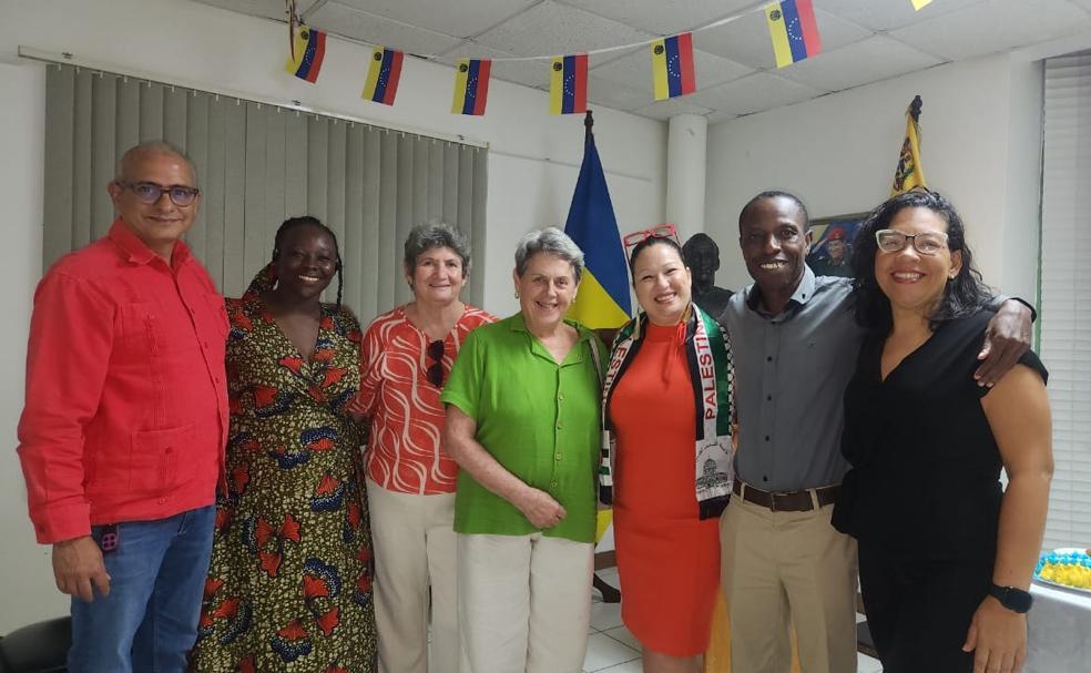 Celebran en San Vicente y las Granadinas natalicio de Bolívar y Chávez