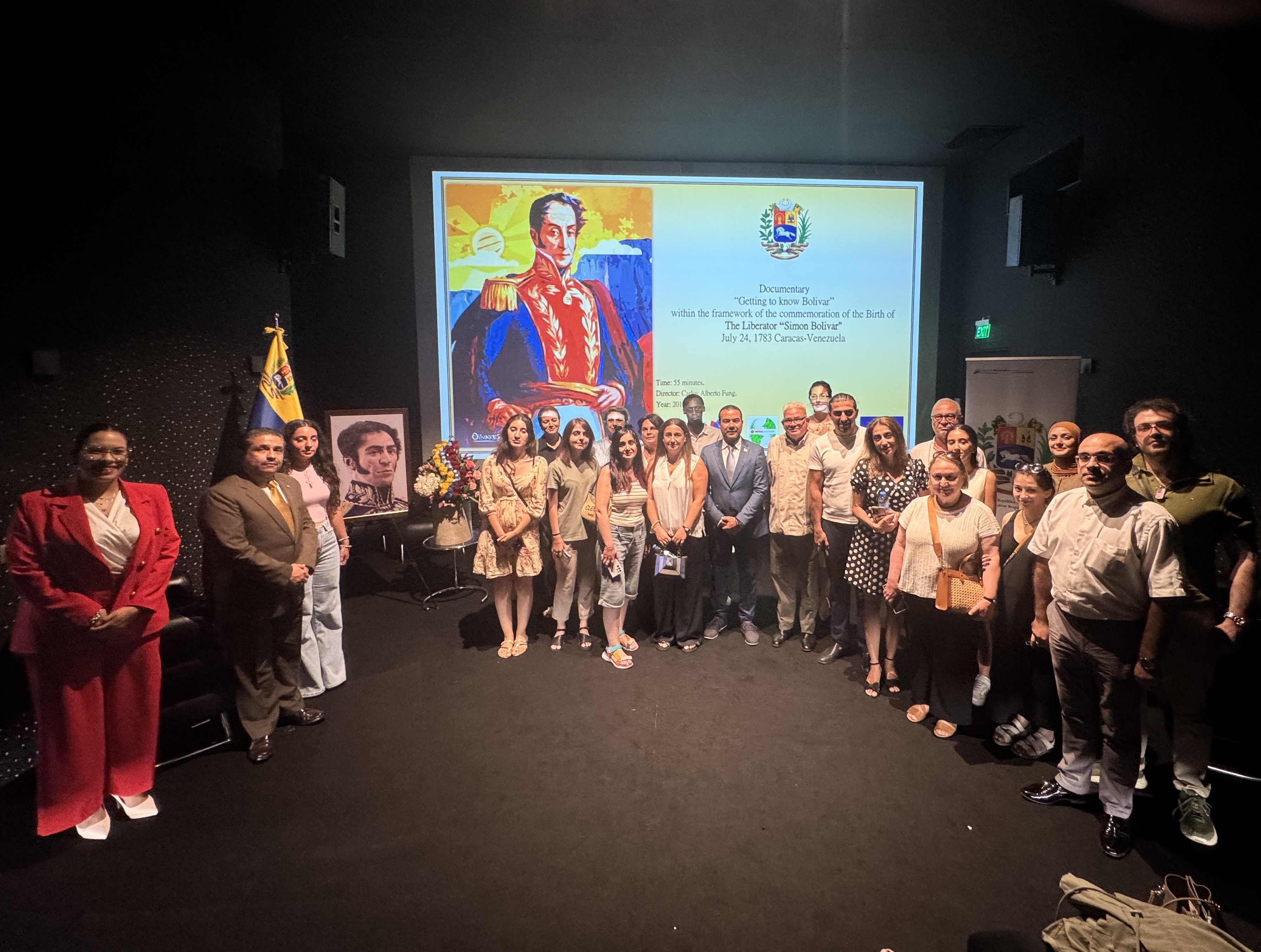 Ofrenda floral en Bakú en conmemoración del natalicio del Libertador Simón Bolívar
