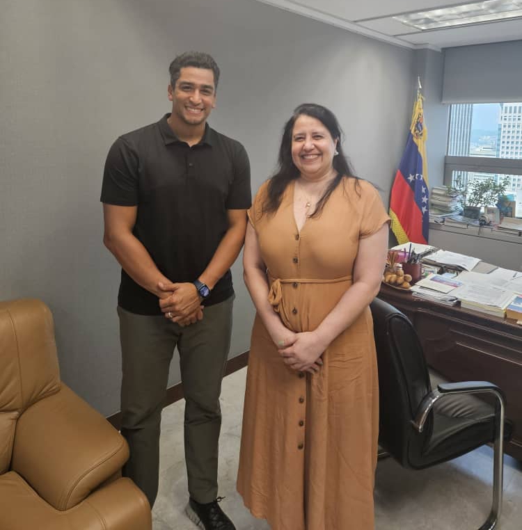 Jugador profesional de béisbol venezolano visita Embajada en Seúl