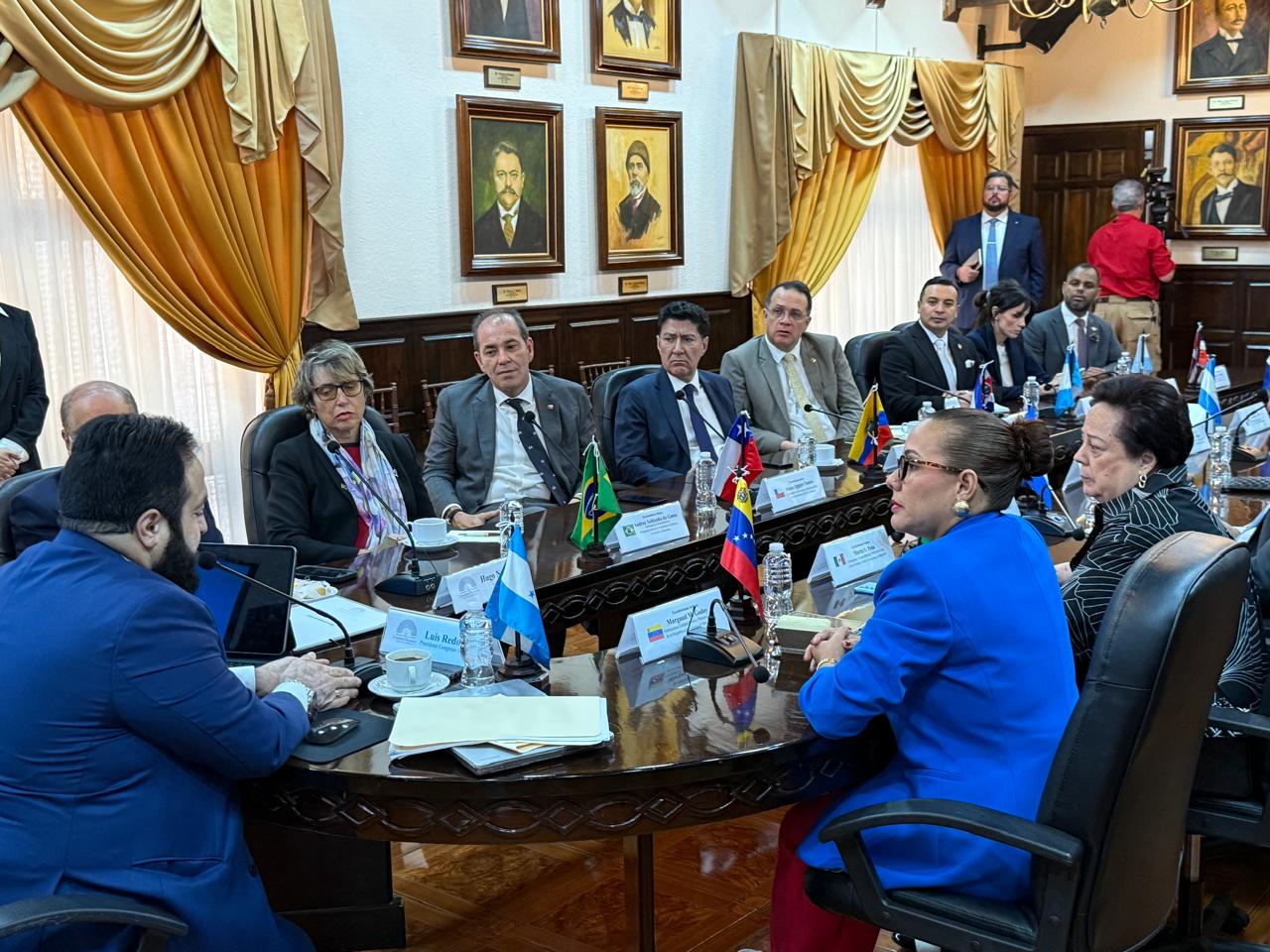 Embajadora de Venezuela lidera diálogo del GRULAC con el Congreso Nacional de Honduras