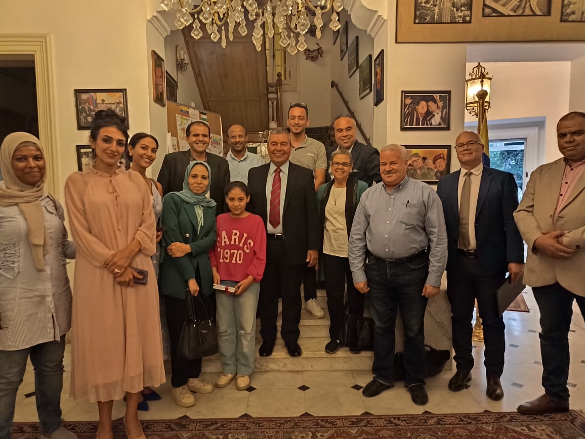 Conmemoran natalicios de Bolívar y Chávez en Egipto