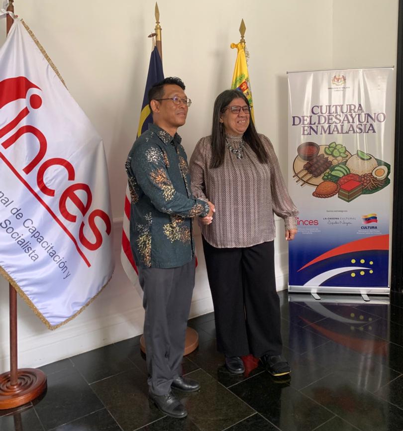 Viceministra Tatiana Pugh acompaña muestra gastronómica de Malasia