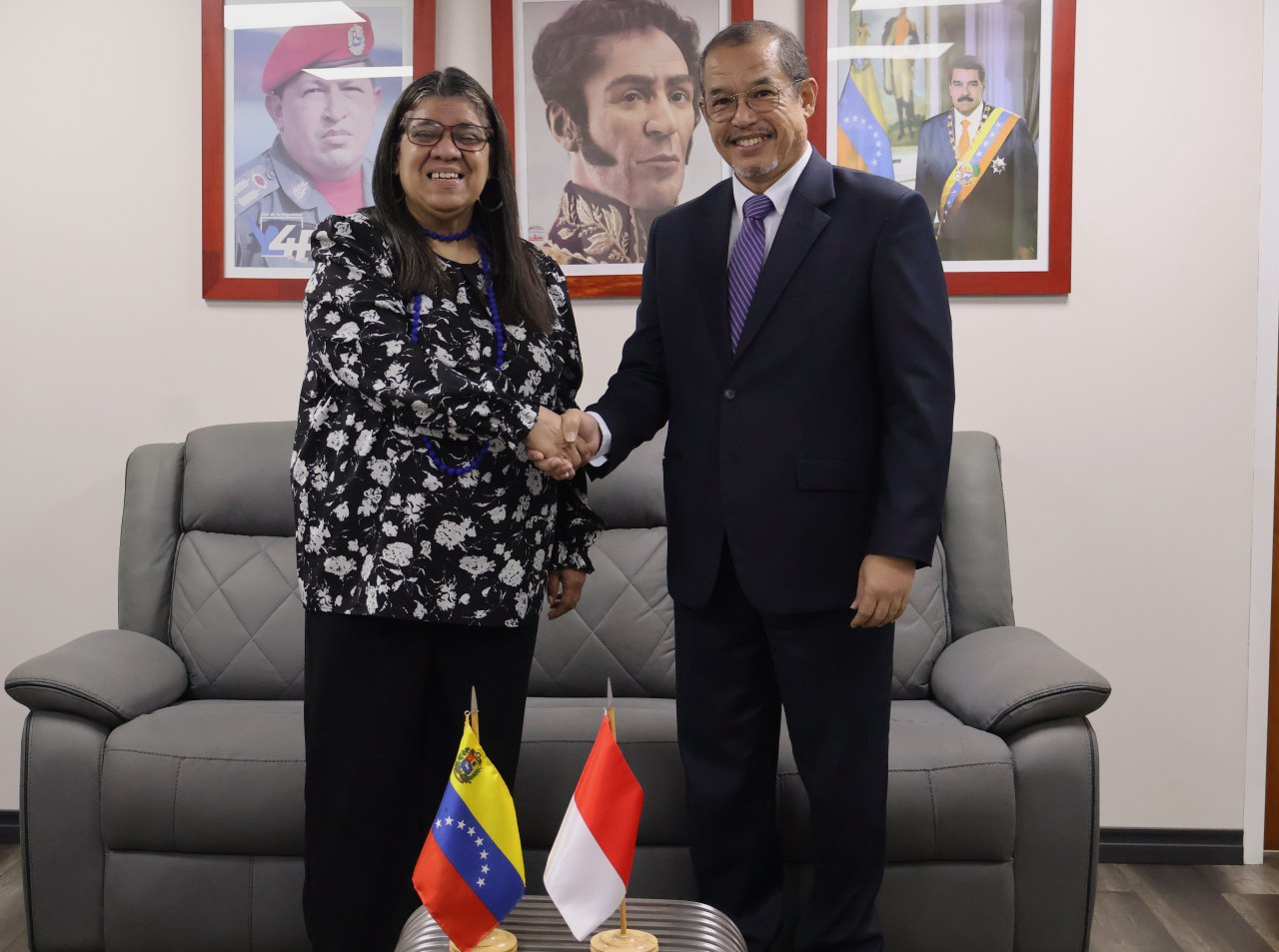 Venezuela e Indonesia revisan relación bilateral en reunión diplomática en Caracas
