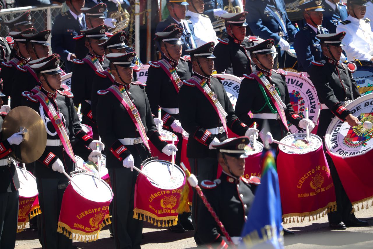 Venezuela acompaña parada militar que conmemora en Bolivia 200 años de sus Fuerzas Armadas