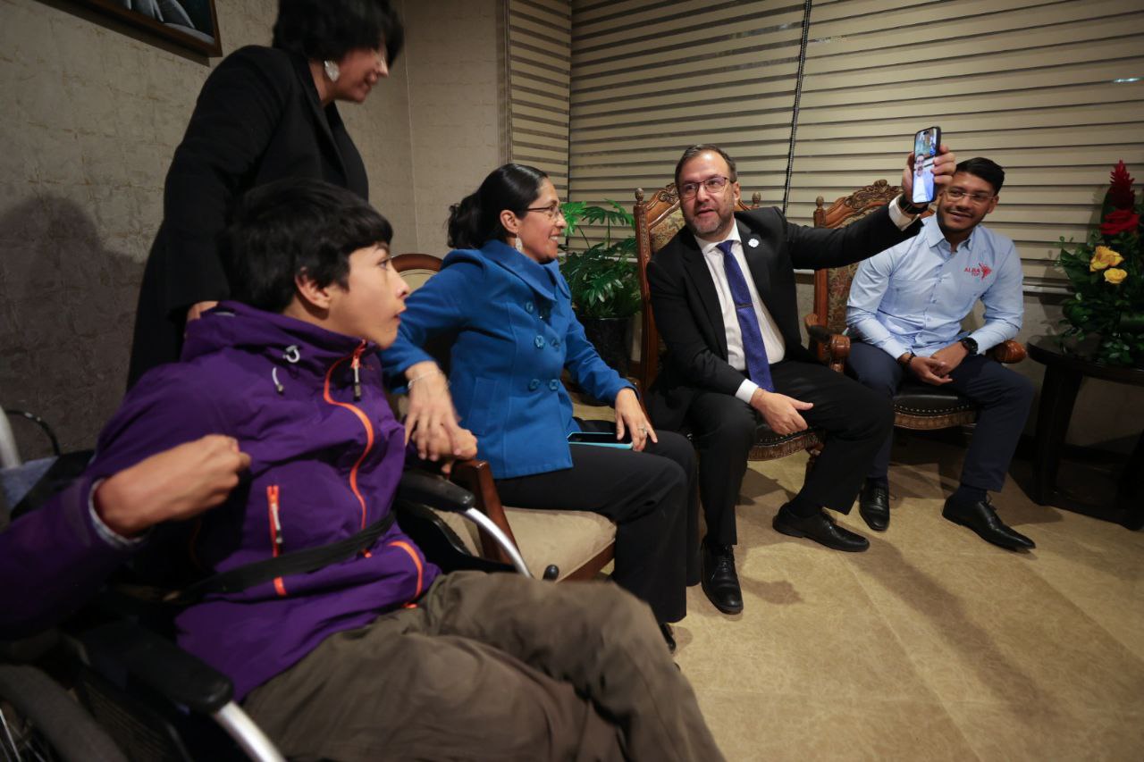 Presidente Maduro reitera invitación a Venezuela a descendientes bolivianos del Mariscal Sucre