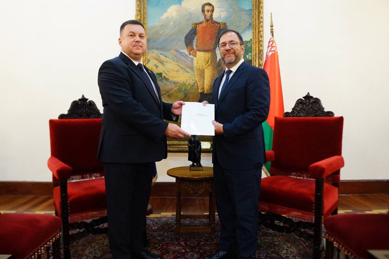 Canciller Yván Gil recibe Copias de Estilo del Embajador designado de Belarús