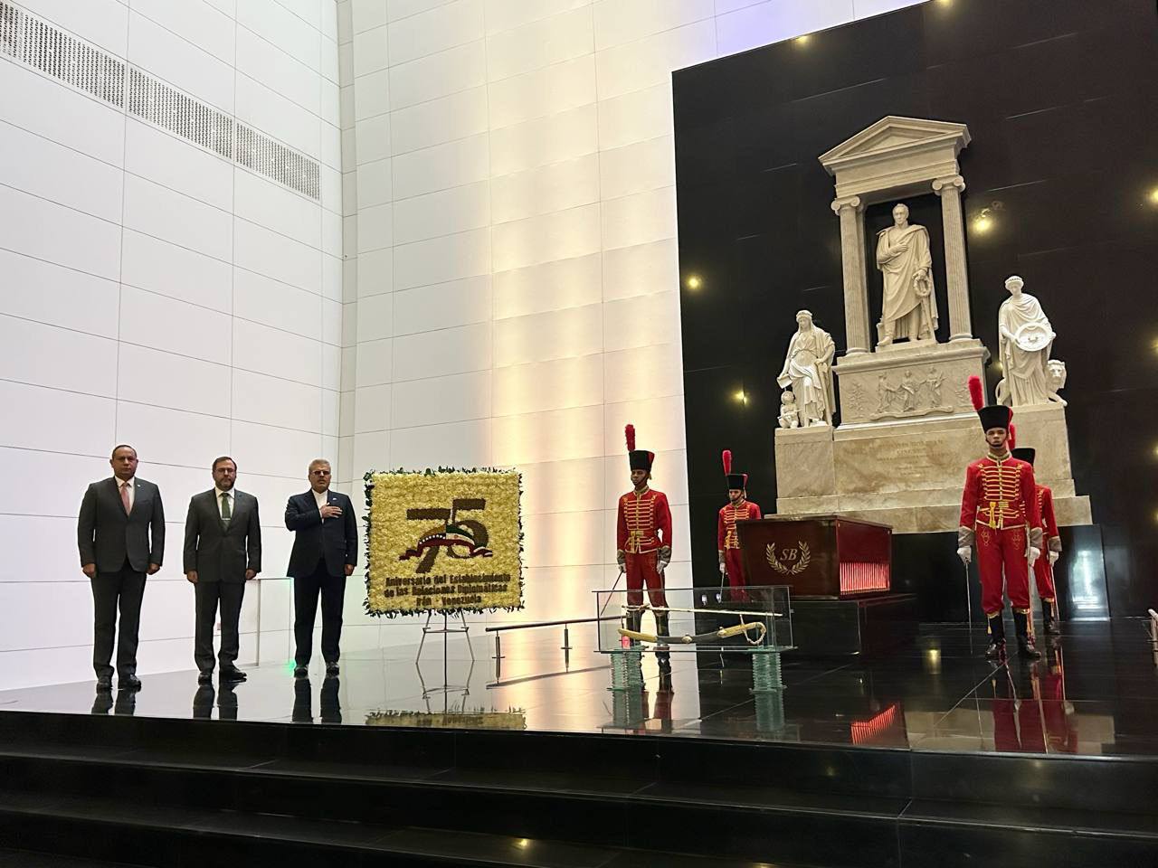 Venezuela e Irán celebran 75 años de relaciones diplomáticas con ofrenda al Libertador Simón Bolívar