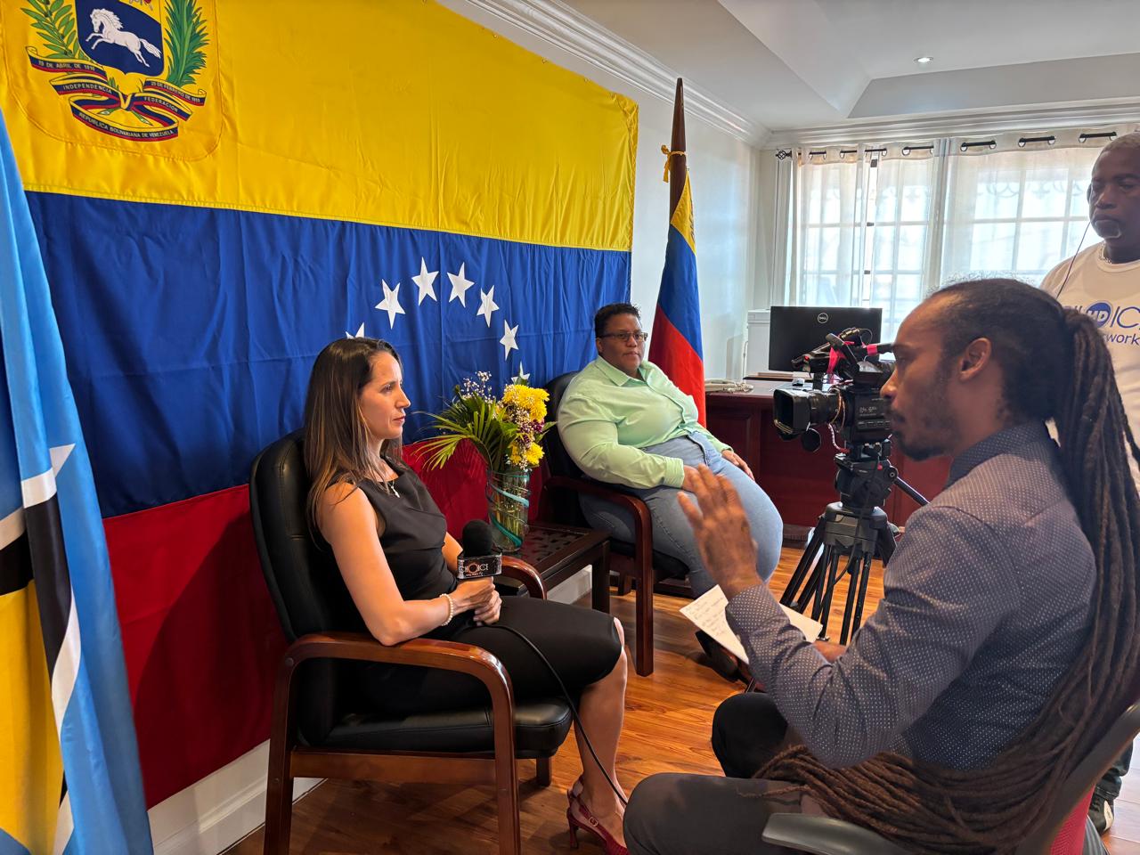 Exponen en Santa Lucía realidad socio-política en Venezuela luego de elecciones municipales 