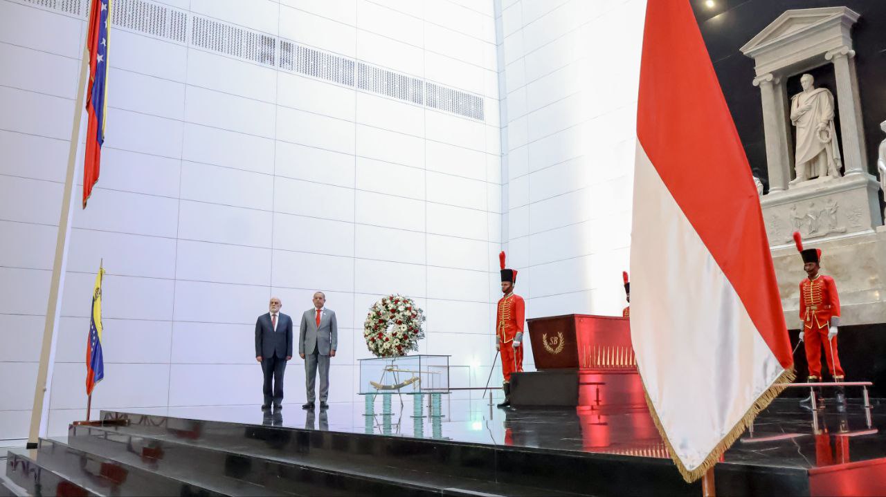 Venezuela acompaña a Indonesia en ofrenda al Libertador por el 80 aniversario de su independencia