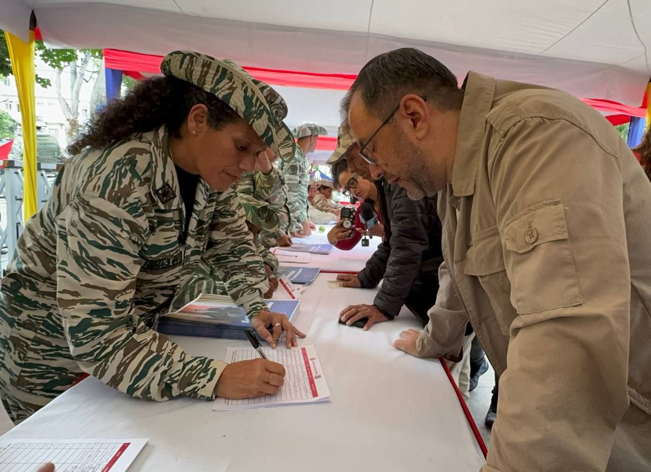 Canciller Yván Gil destaca masiva movilización del pueblo venezolano en defensa de la soberanía y la paz