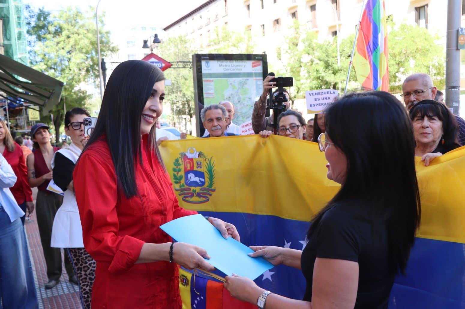 Solidaridad en Madrid reitera apoyo a Venezuela ante nuevas amenazas de EEUU