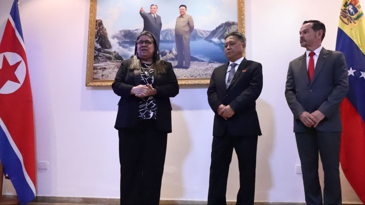 Viceministra Pugh asiste a recepción por 77.° Aniversario de la Fundación de la República Popular Democrática de Corea