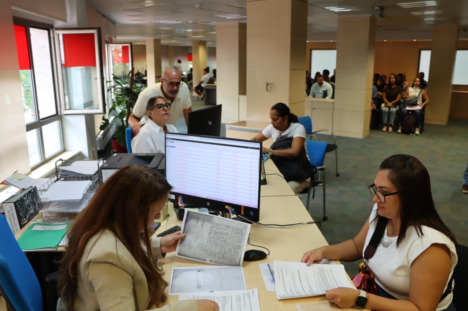 Cancillería venezolana fortalece atención de apostillas en Madrid