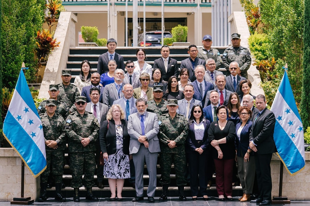 Embajadora en Honduras participa en reunión informativa sobre plan de seguridad electoral