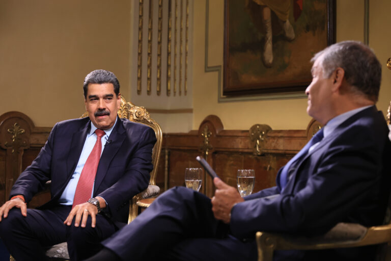 #Entrevista|| Un nuevo mundo se alza: «Estados Unidos no es superior a nadie», advirtió el Presidente a Rafael Correa