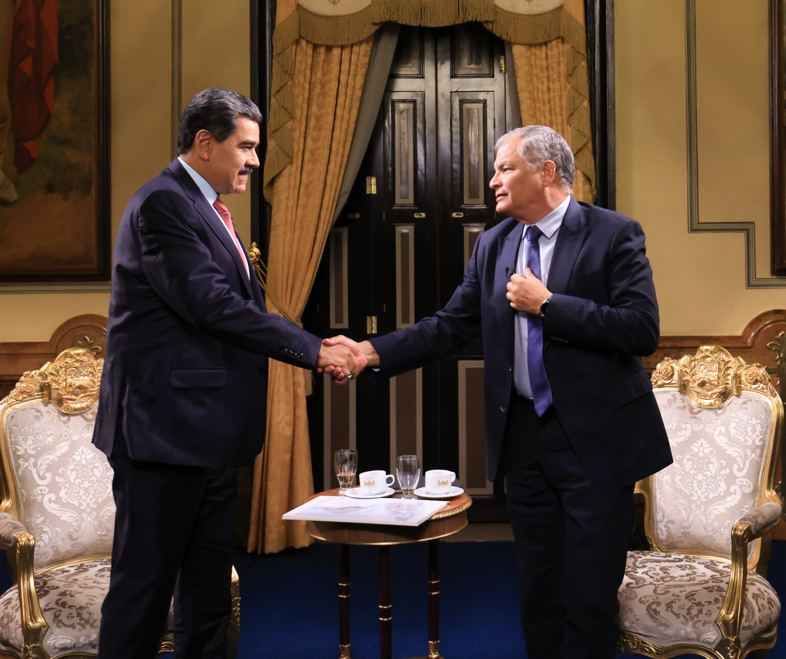 Presidente Maduro denuncia complot de EEUU en entrevista con Rafael Correa