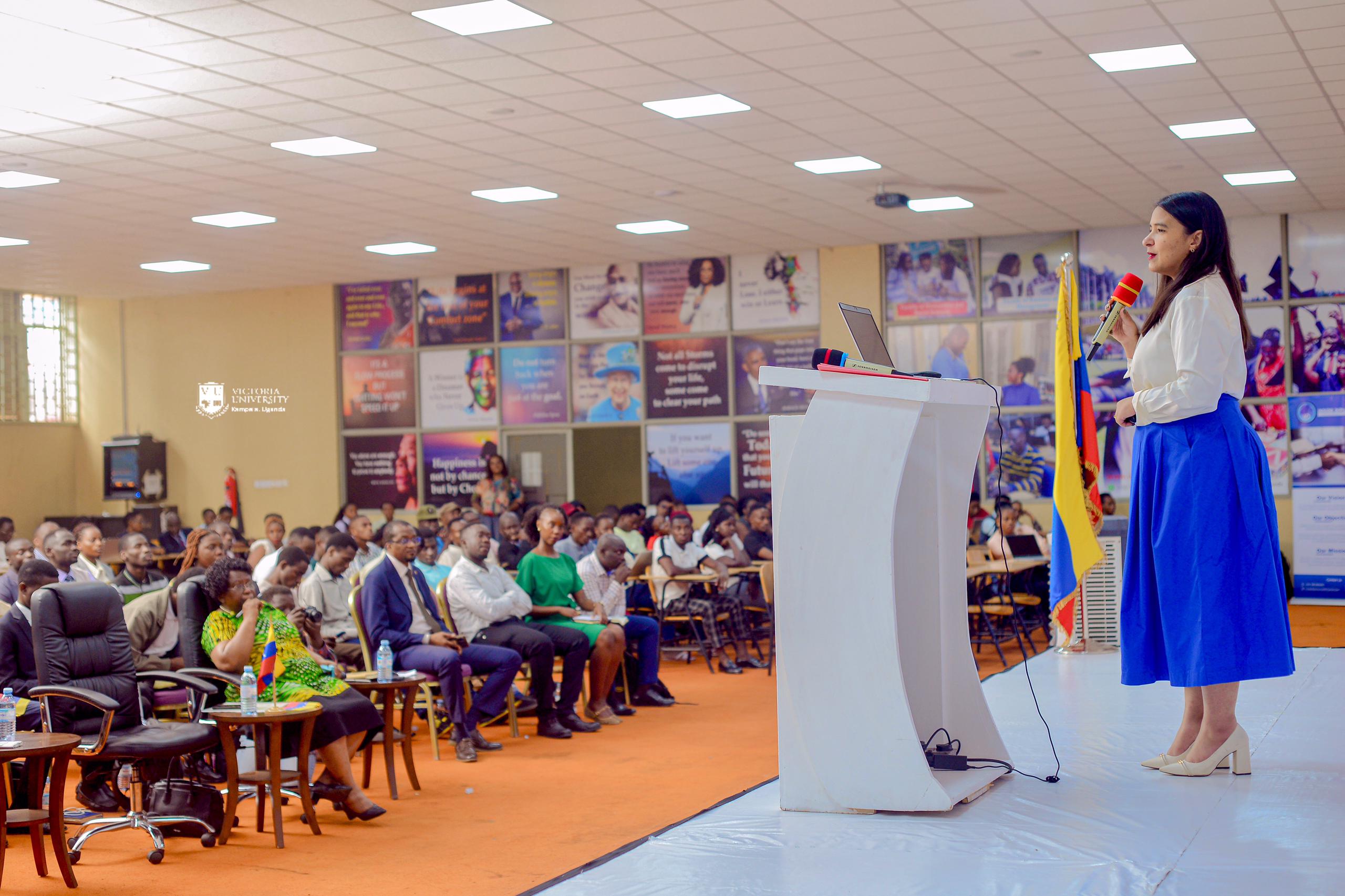 Estudiantes universitarios de Uganda profundizan su conocimiento sobre Venezuela y los lazos con África
