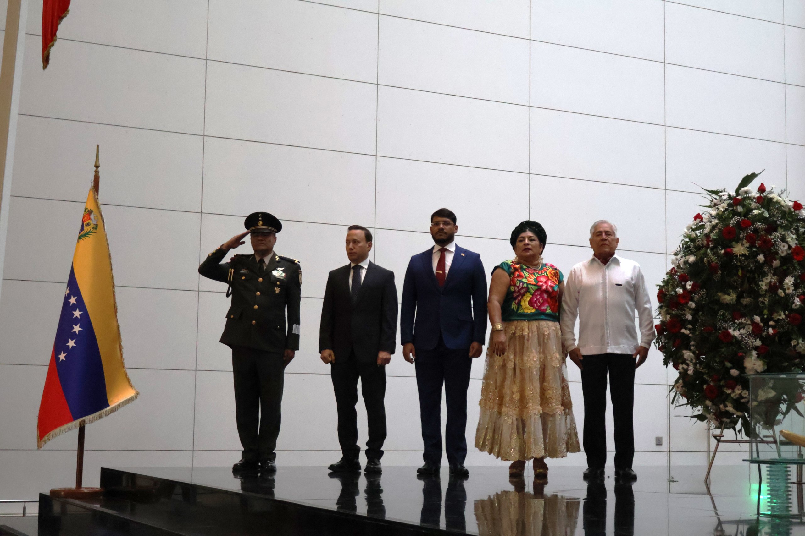 México conmemora 215 años de independencia con ofrendas florales en Caracas