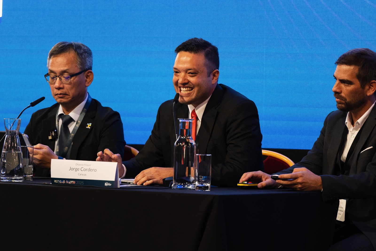 Alcaldía de Caracas participa en Foro de Alcaldes de la Cumbre Mundial de Ciudades en Singapur