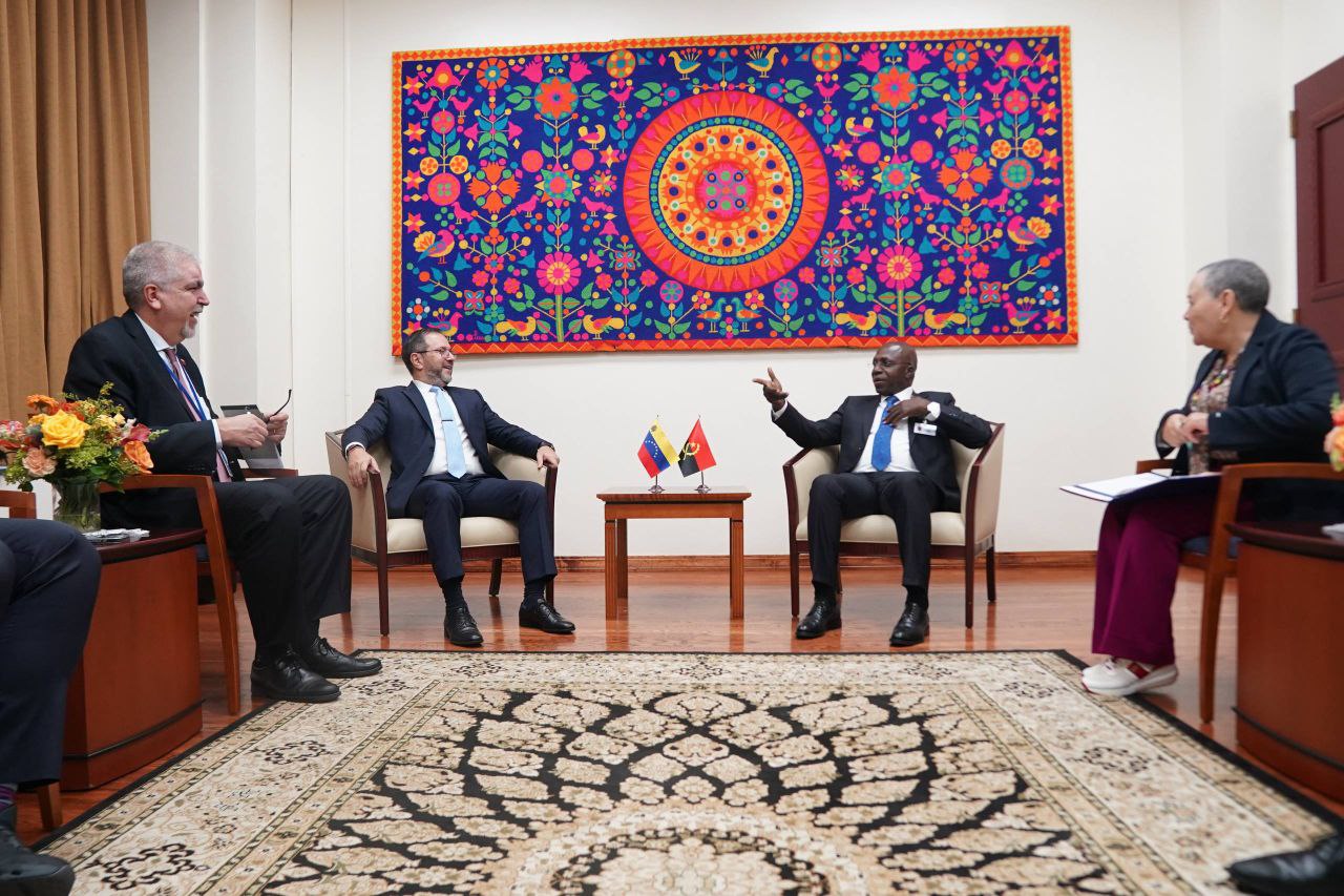 Venezuela y Angola reiteran voluntad de fortalecer relaciones de amistad y cooperación