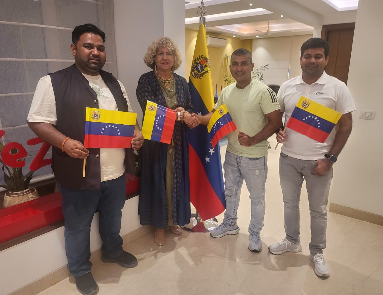 Embajadora en India se reúne con líderes de izquierda de Nepal