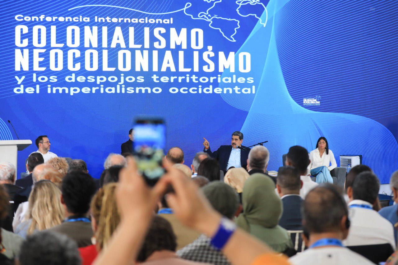 137 delegados de 59 países cierran en Caracas conferencia contra neocolonialismo