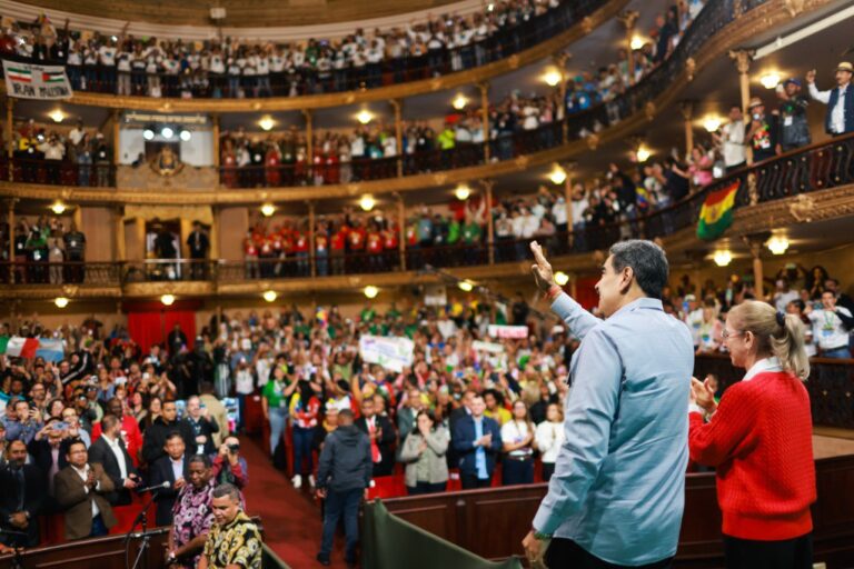 Presidente Maduro sostiene encuentro con delegados del Congreso Mundial en Defensa de la Madre Tierra