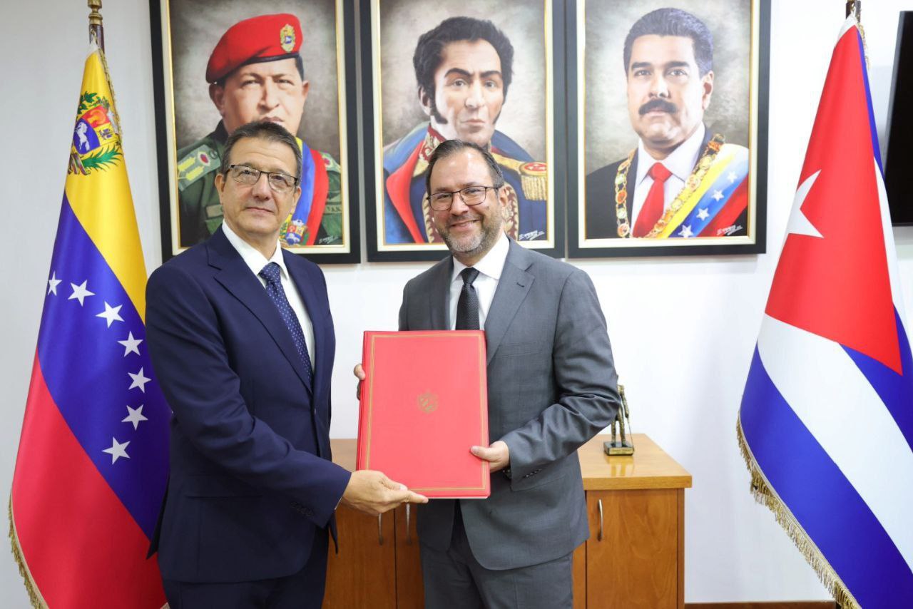 Canciller Yván Gil recibe Copias de Estilo del nuevo embajador de Cuba en Venezuela