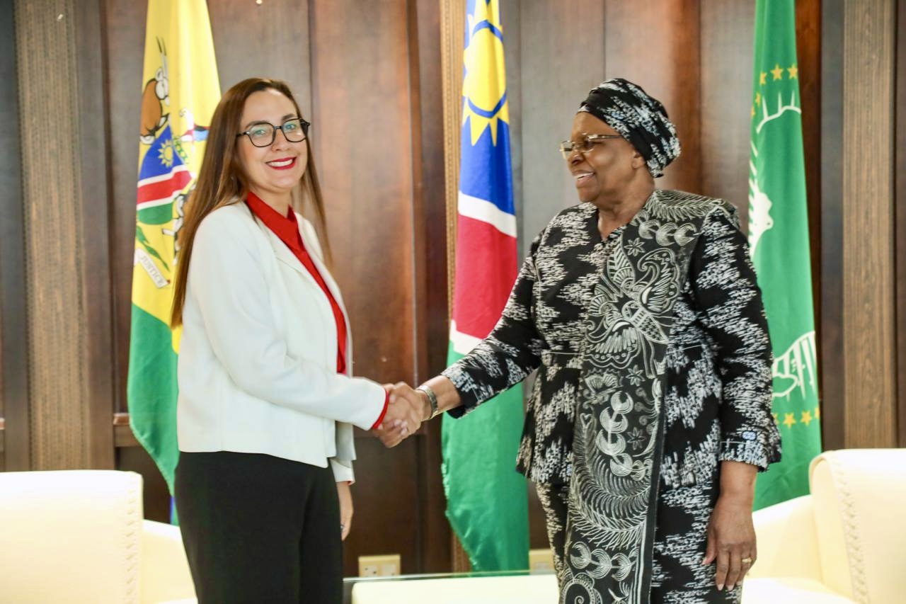 Embajadora de Venezuela se reúne con Presidenta de Namibia para fortalecer la cooperación y la defensa de la paz