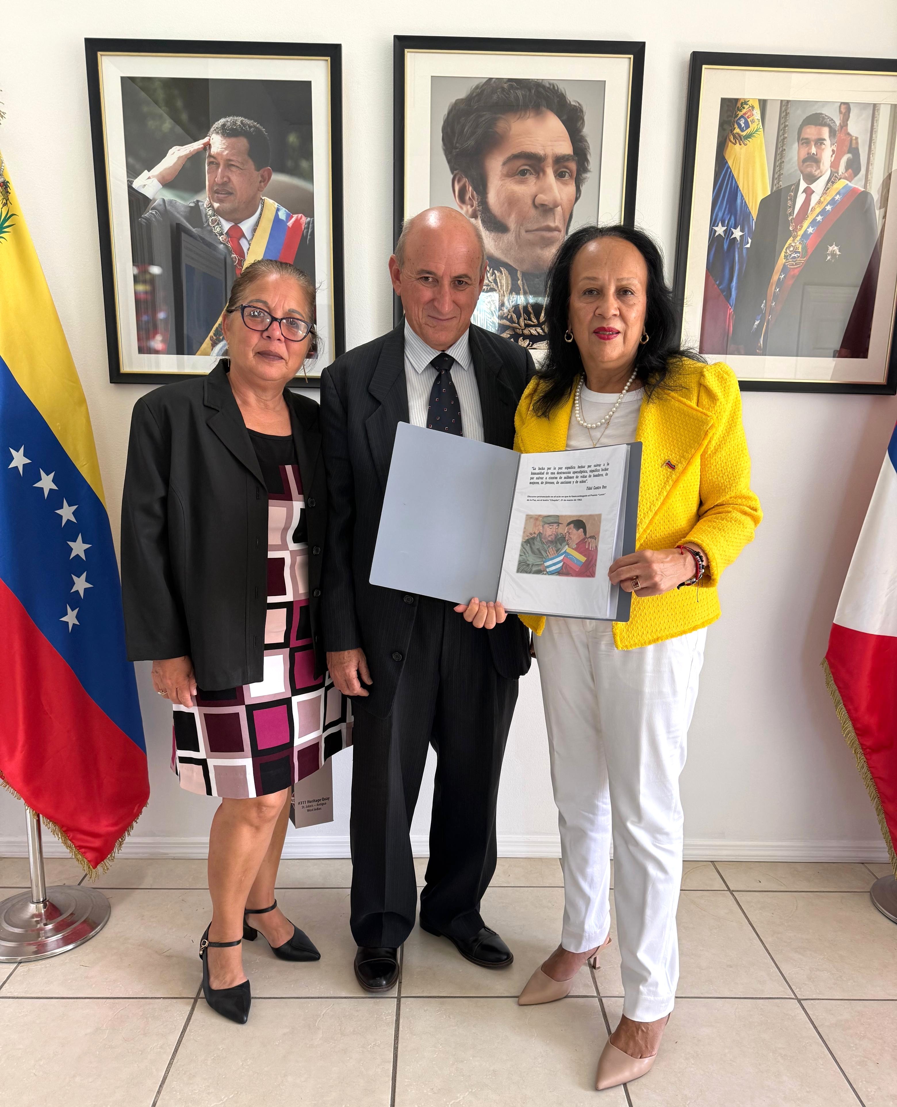 Colaboradores cubanos en Antigua y Barbuda expresan su apoyo al pueblo venezolano