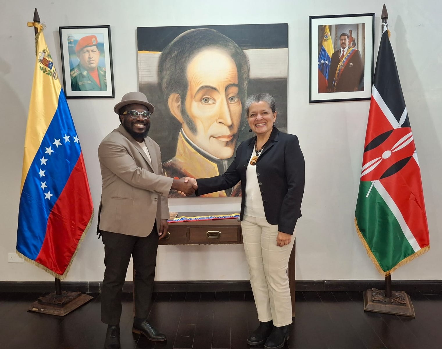 Embajadora en Kenia se reúne con fundador de la International Film and Knowledge Forum