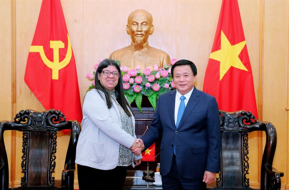 Viceministra Pugh sostiene fructífero encuentro con director de Academia Nacional de Política "Ho Chi Minh" 