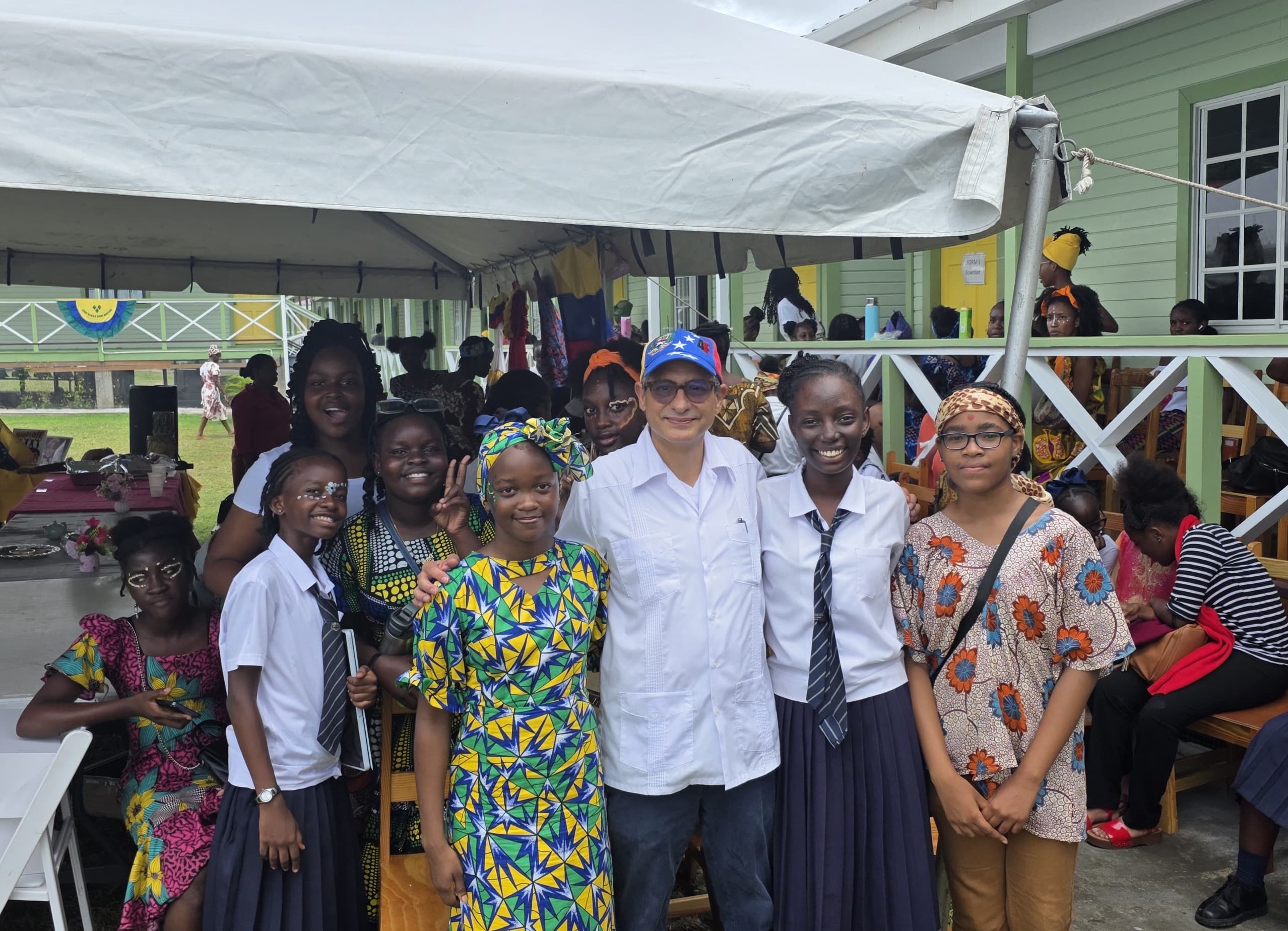 Cultura venezolana acompaña a jóvenes vicentinos en 46 aniversario de la independencia