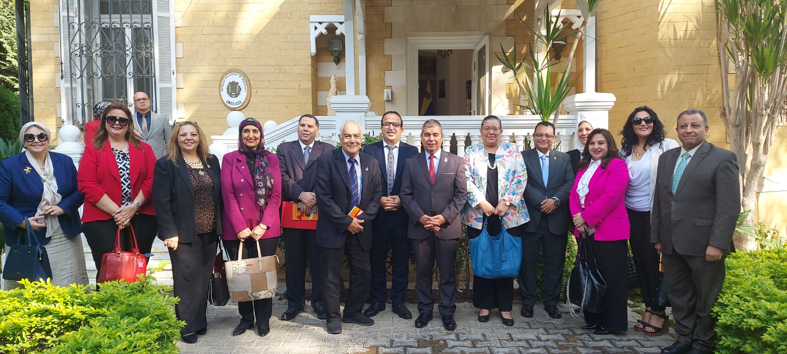 Embajador de Venezuela discute fomento de la cooperación turística con académicos egipcios