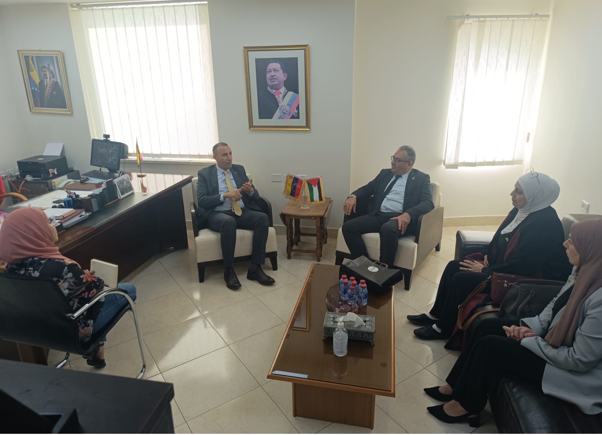 Embajador de Venezuela se reúne con Asociación Palestina para el Desarrollo de la Sociedad
