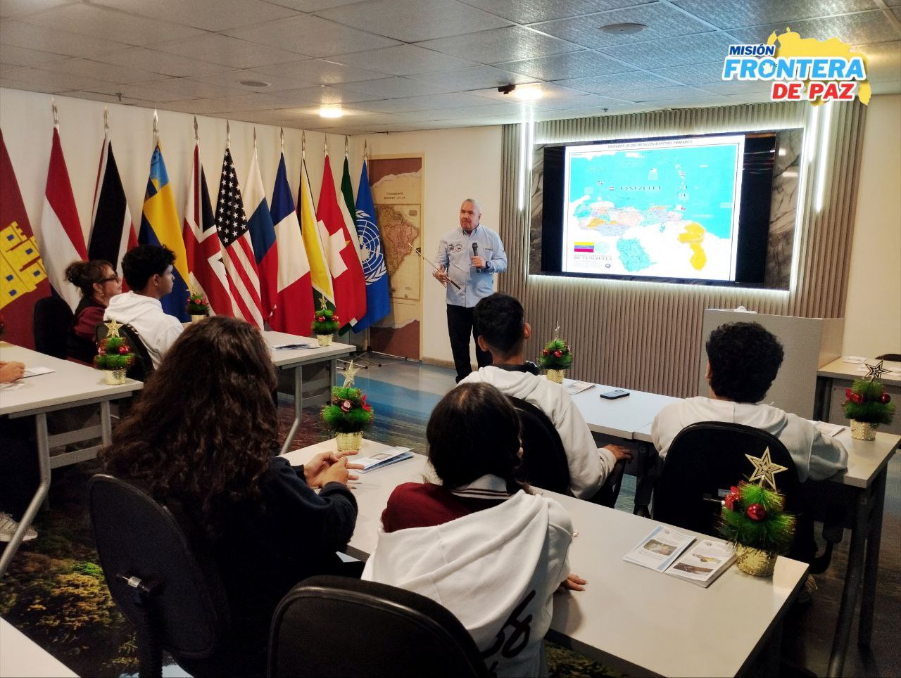 Estudiantes reciben taller acerca de derechos legítimos de Venezuela sobre el territorio Esequibo