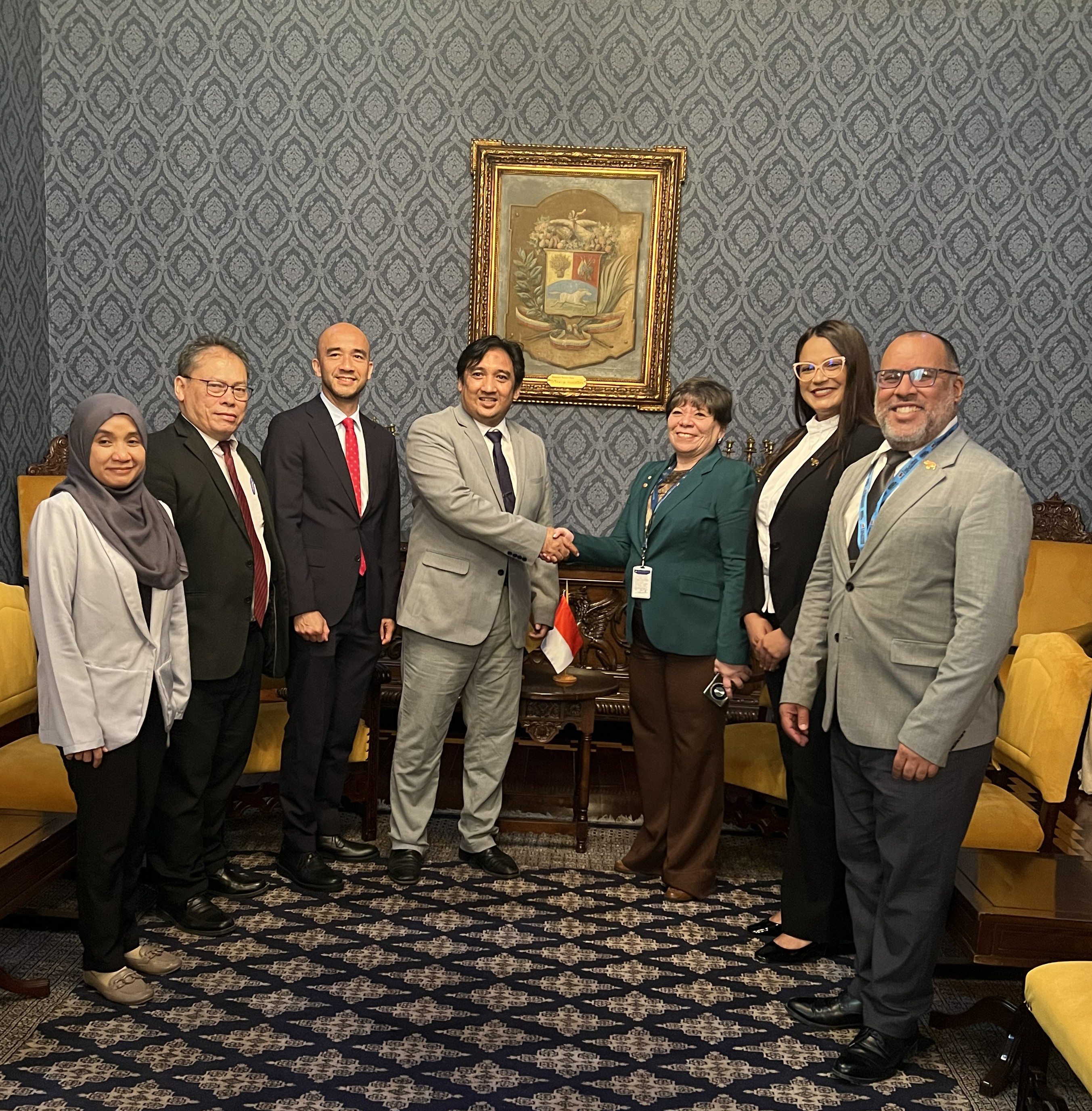 Cancillerías de Venezuela e Indonesia fomentan la cooperación jurídica y consular