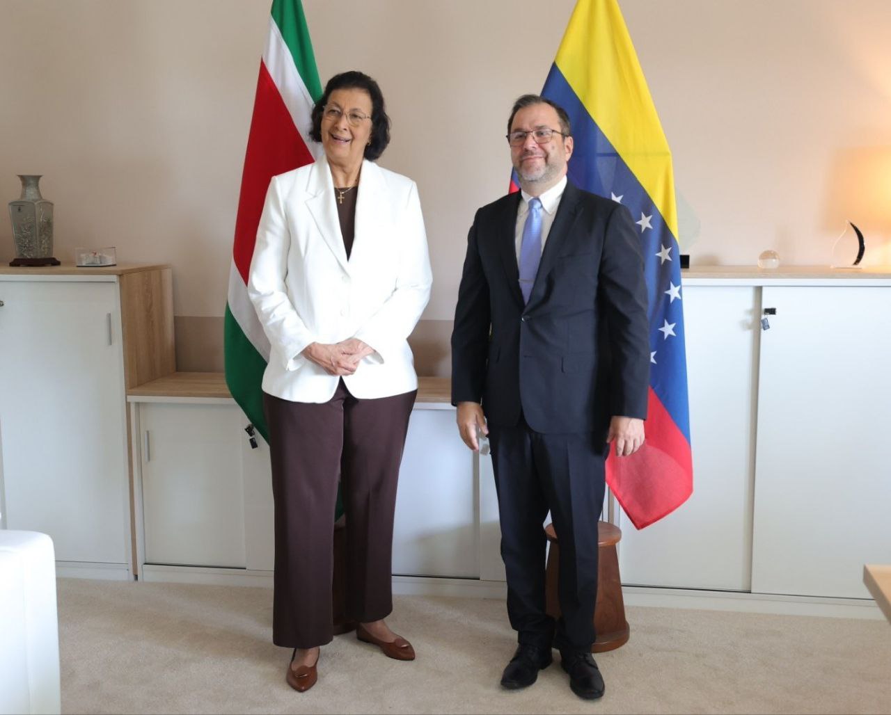 Venezuela y Suriname preparan próxima comisión mixta